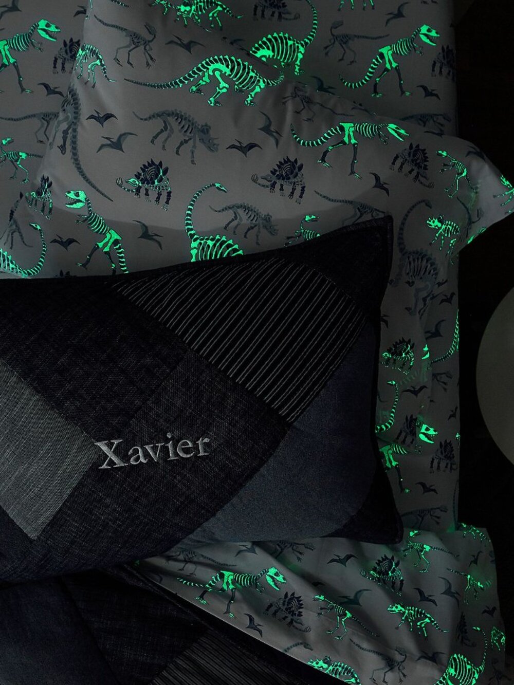 Dinosaur Bones Glow-in-the-Dark Comforter, Sham, & Sheet Set (full-size) - Picture 4 of 5
